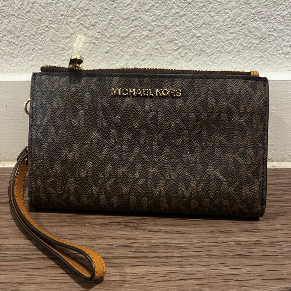 Michael Kors Wristlet